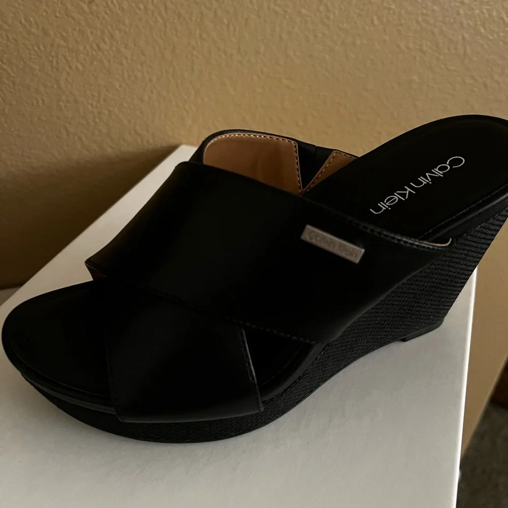 Calvin Klein black wedge, brand new. - Picture 3 of 4